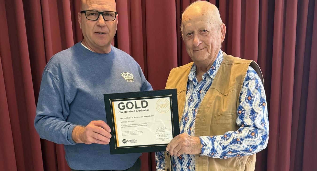 Mike Vernnon (left) receives his Director Gold Credential certificate from Board President Lowell Hobbs.